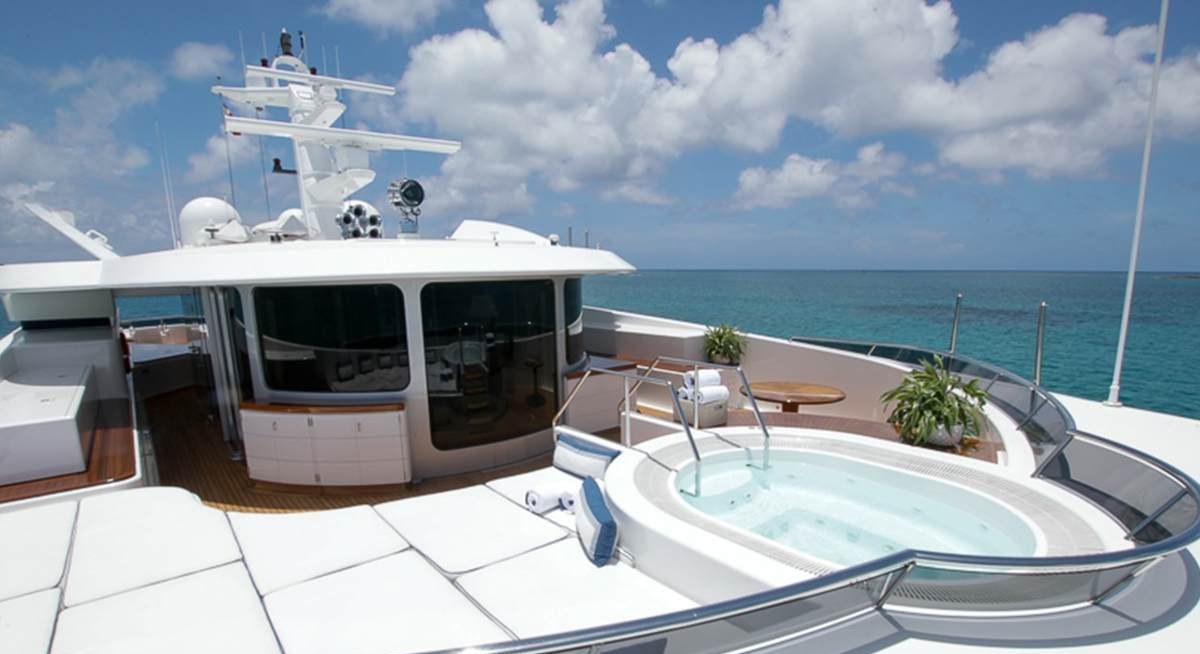 BLUE MOON yacht charter 3