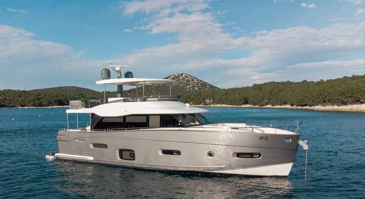 BOLLINGER yacht charter 1