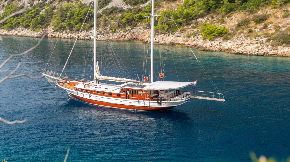 BONAVENTURA yacht charter 1