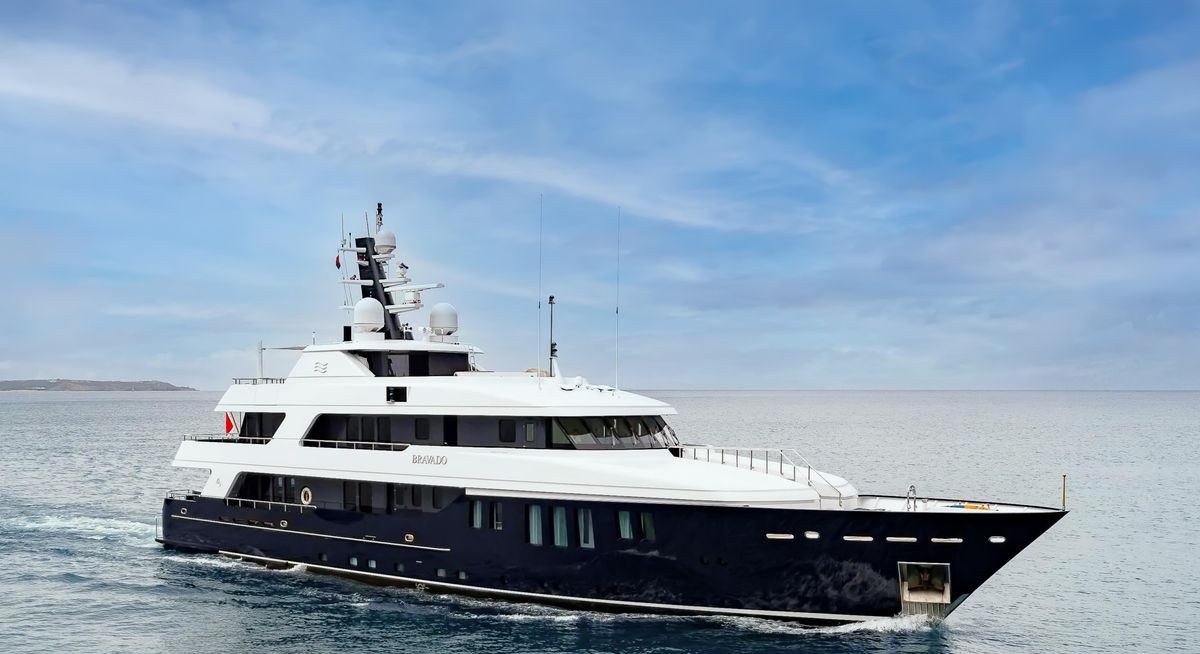 Yacht charter BRAVADO YACHT CHARTER