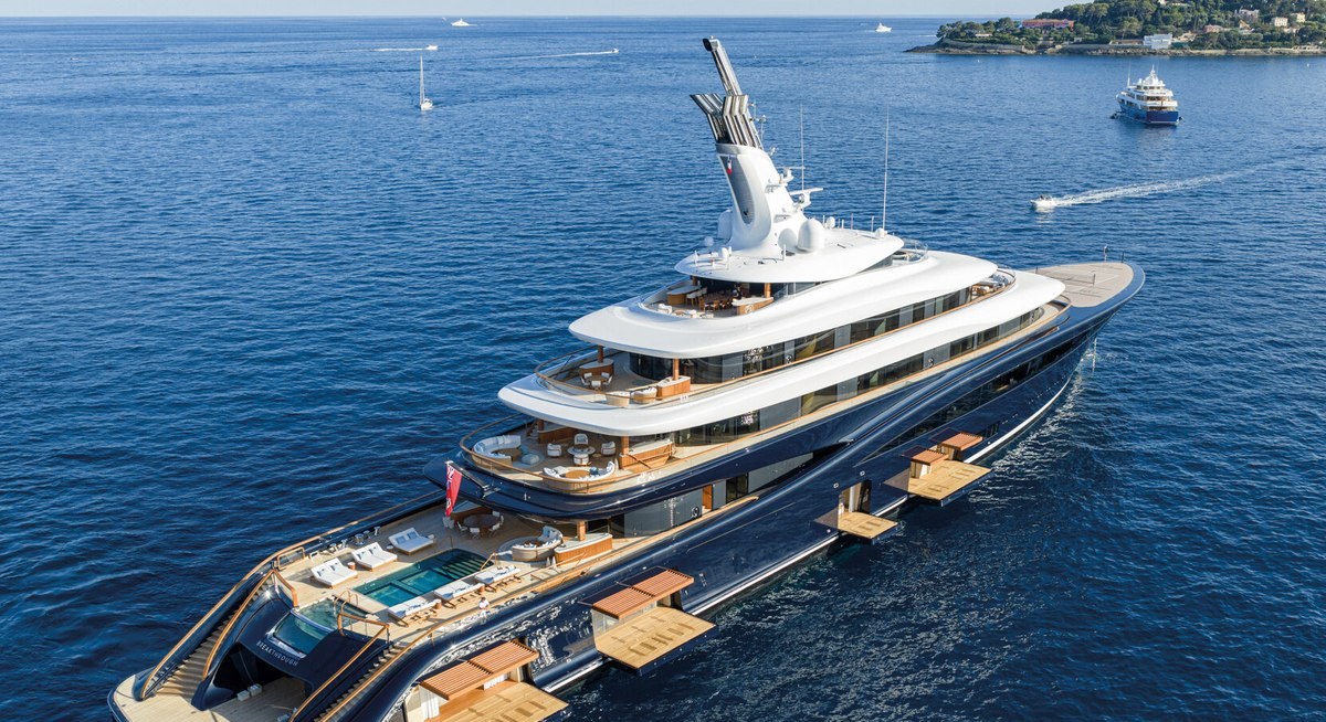BREAKTHROUGH yacht charter 5
