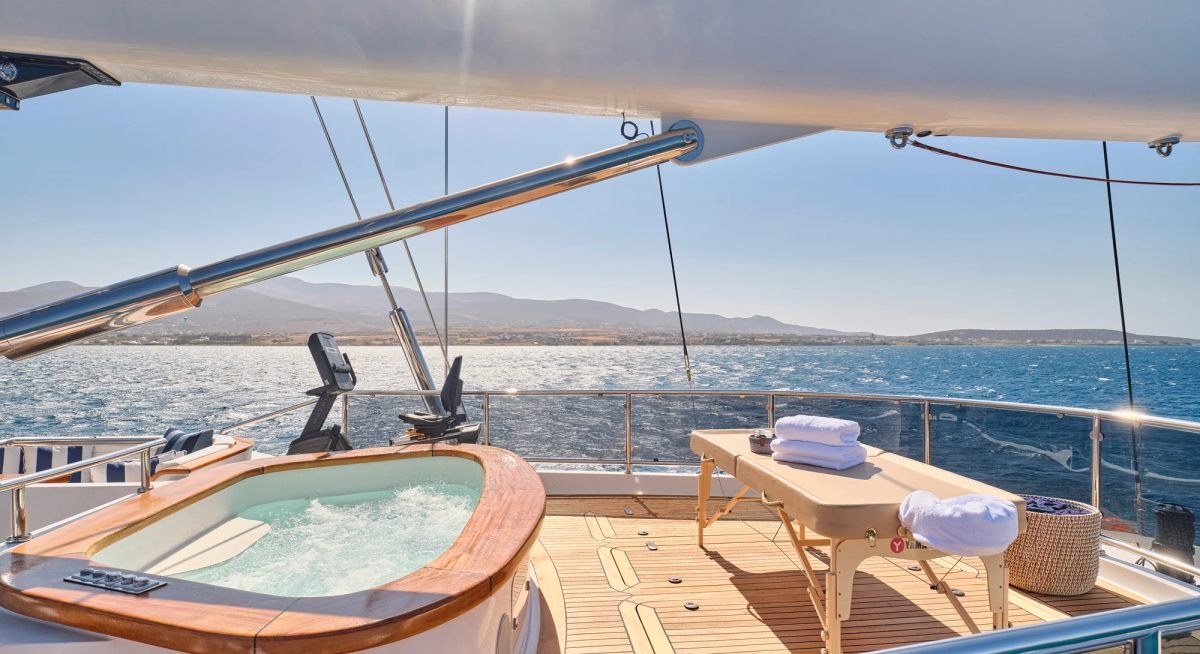 BURRASCA yacht charter 3