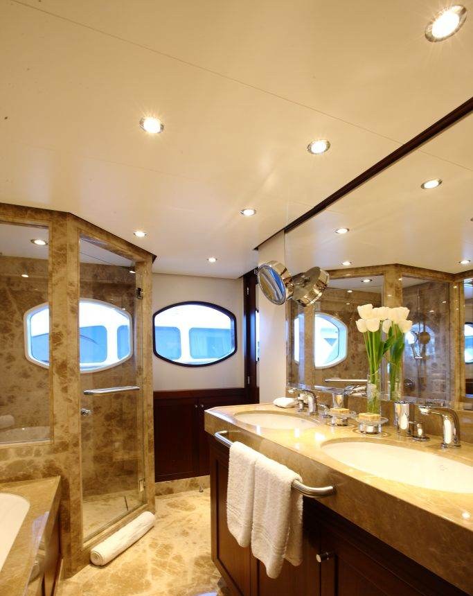 C SIDE yacht charter 3