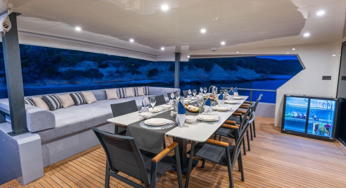 CALM DOWN yacht charter 4