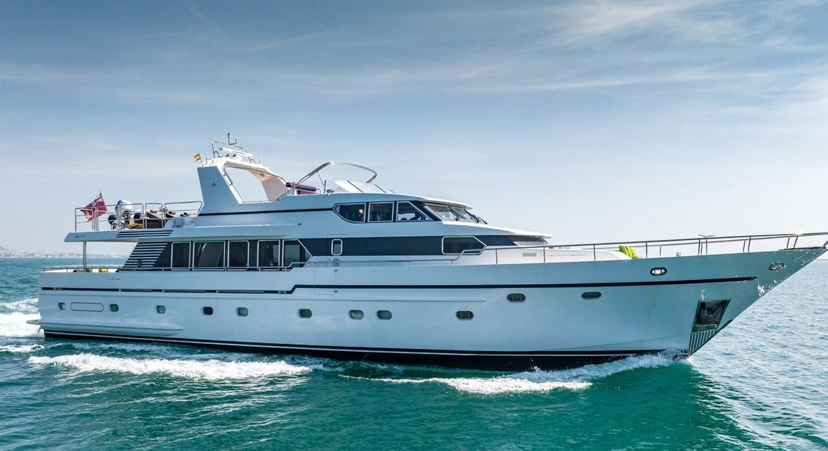 CAMENA II yacht charter 1