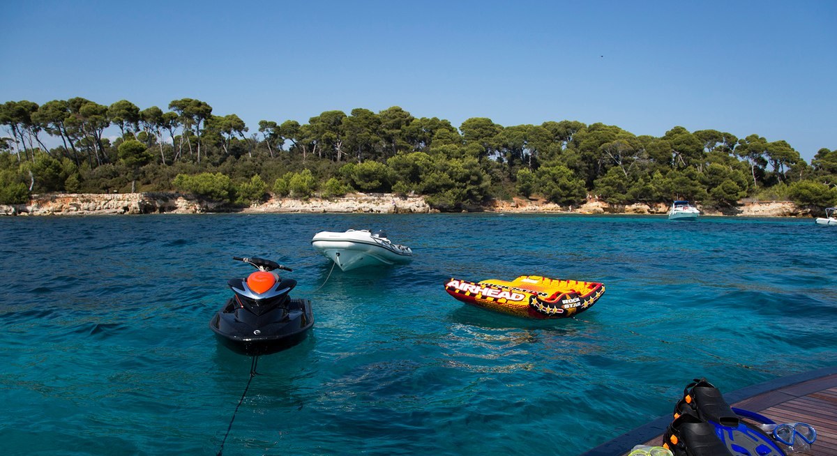 CAPPUCCINO yacht charter 5