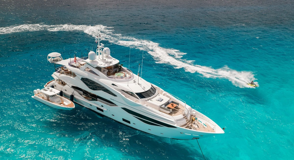 CAPTAIN MORGAN III yacht charter 1