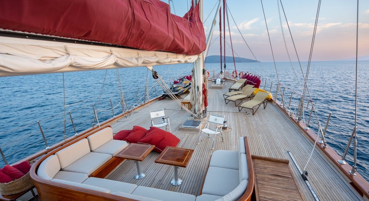 CASA DELL ARTE yacht charter 2