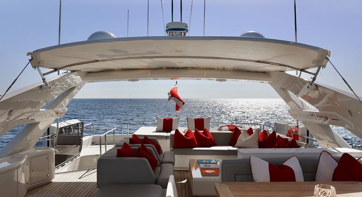 تأجير يخت CHAMPAGNE AND CAVIAR YACHT CHARTER