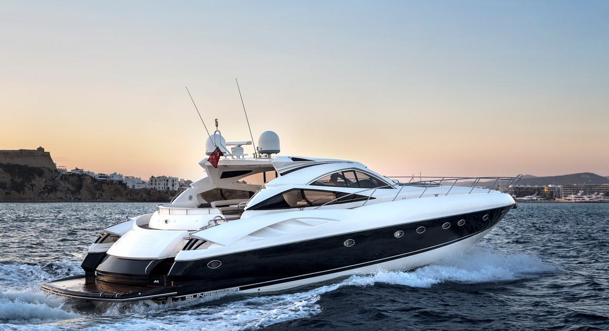 Yacht charter CHARLIE FOX YACHT CHARTER