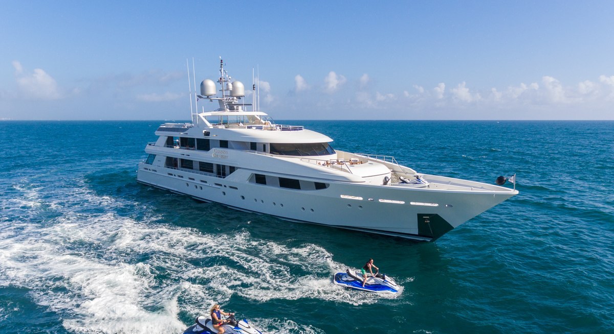Yacht charter CHASING DAYLIGHT YACHT CHARTER
