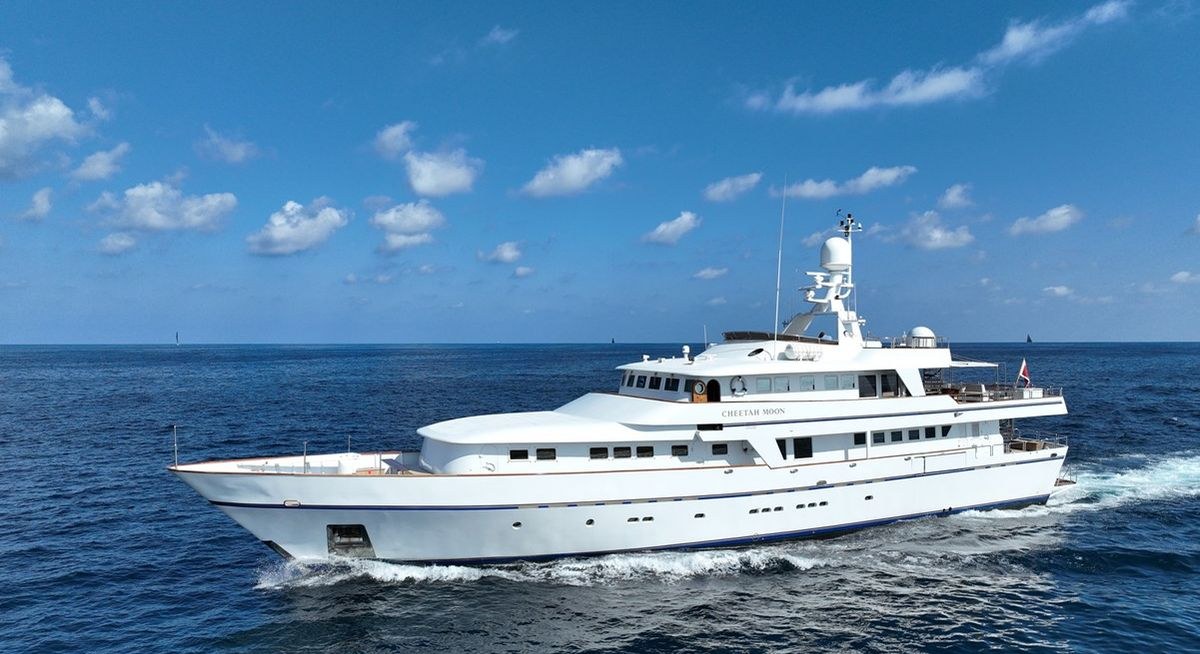CHEETAH MOON yacht charter 1