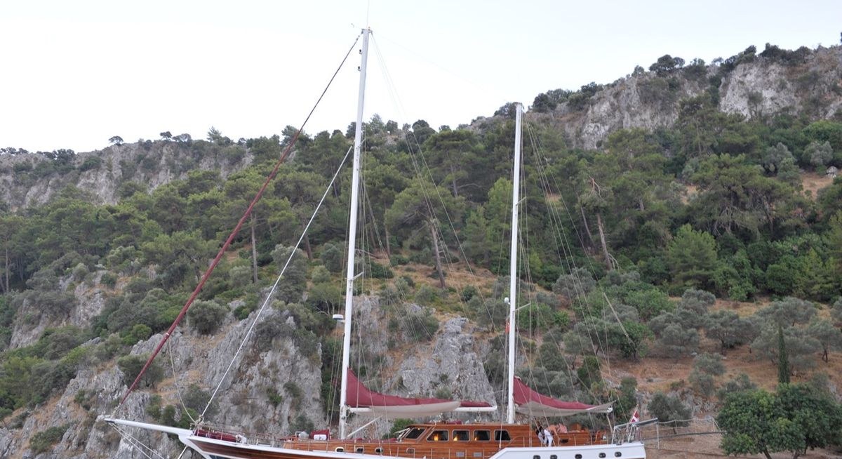 Yacht charter CLARISSA YACHT CHARTER