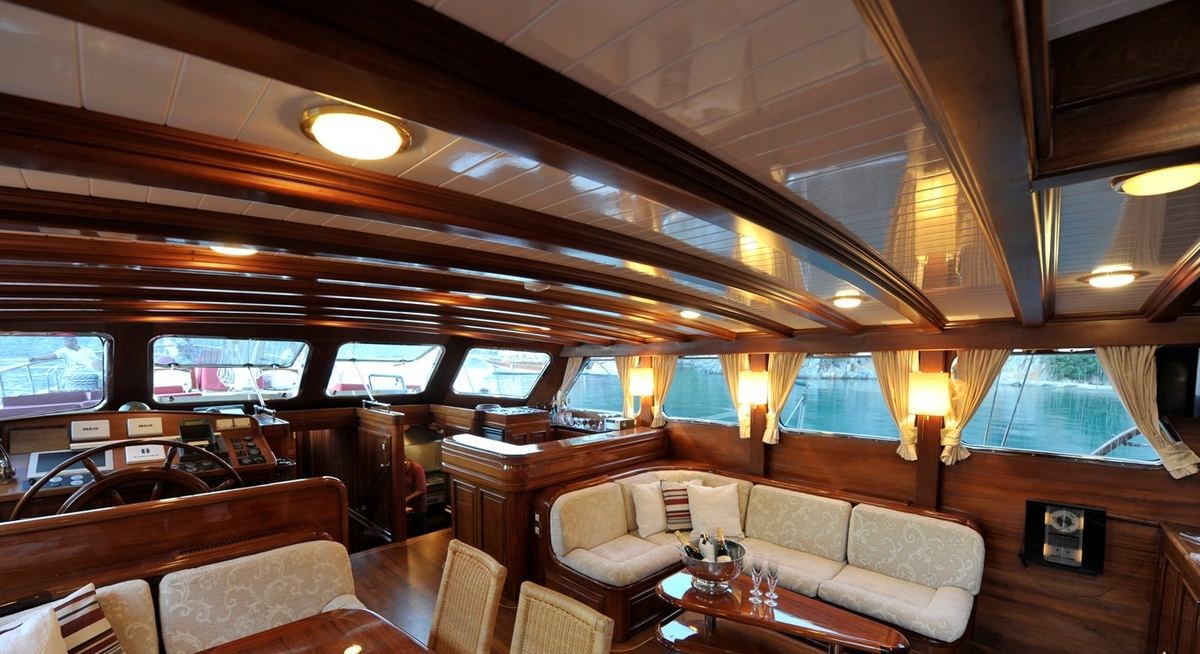 CLARISSA yacht charter 4