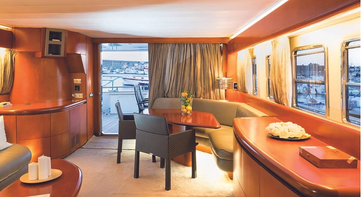 CLAUDIA AMBER yacht charter 2