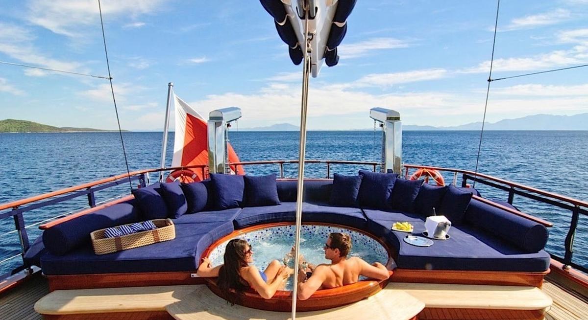 CLEAR EYES yacht charter 2
