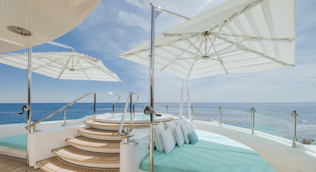 CLELIA III yacht charter 2