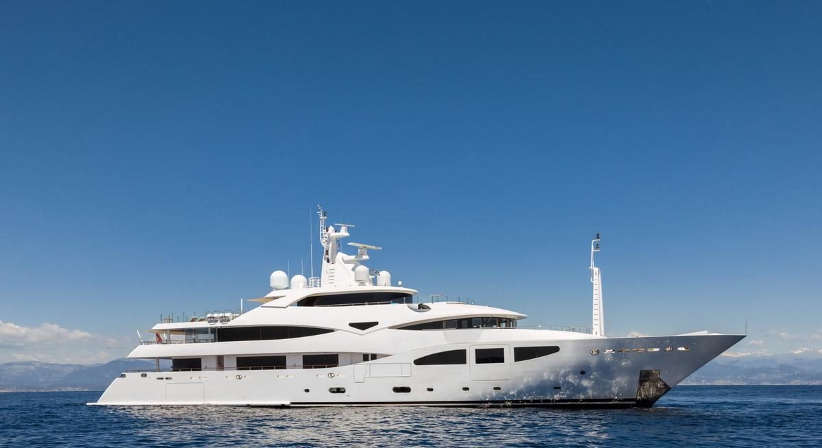 Yacht charter CLELIA III YACHT CHARTER
