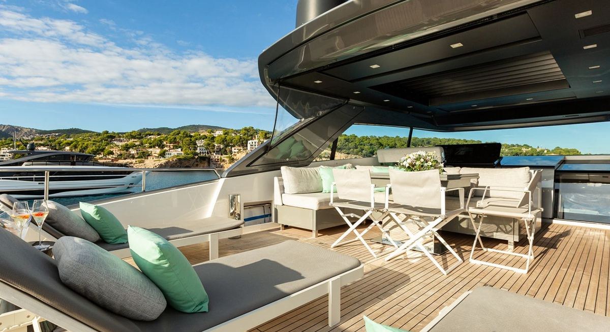 CLOUD IX yacht charter 3