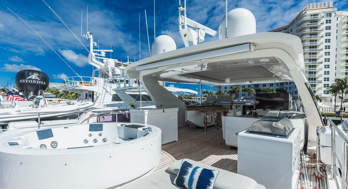 CLOUD 9 yacht charter 2