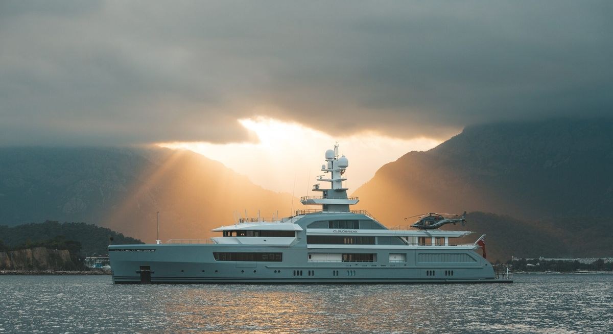 تأجير يخت CLOUDBREAK YACHT CHARTER