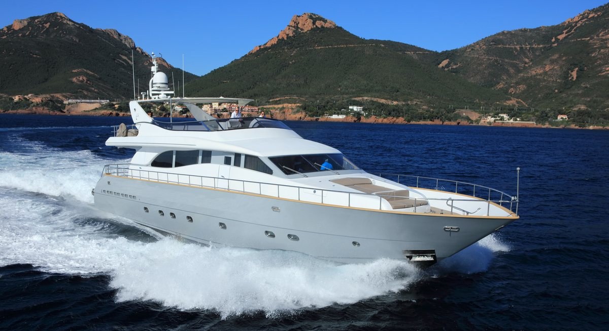 COCA VI YACHT CHARTER yacht charter