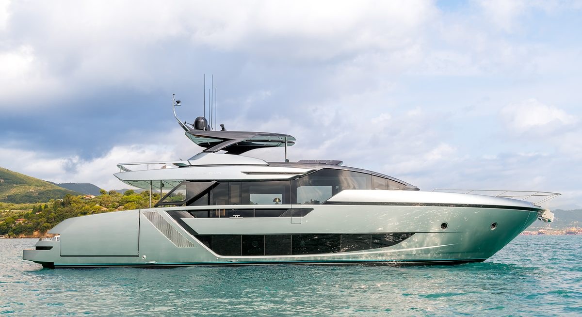 COCO yacht charter 1