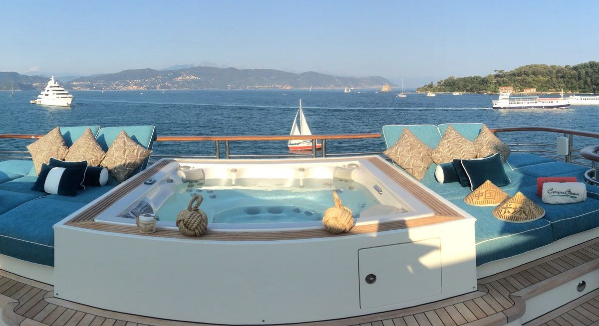 COCOA BEAN yacht charter 2