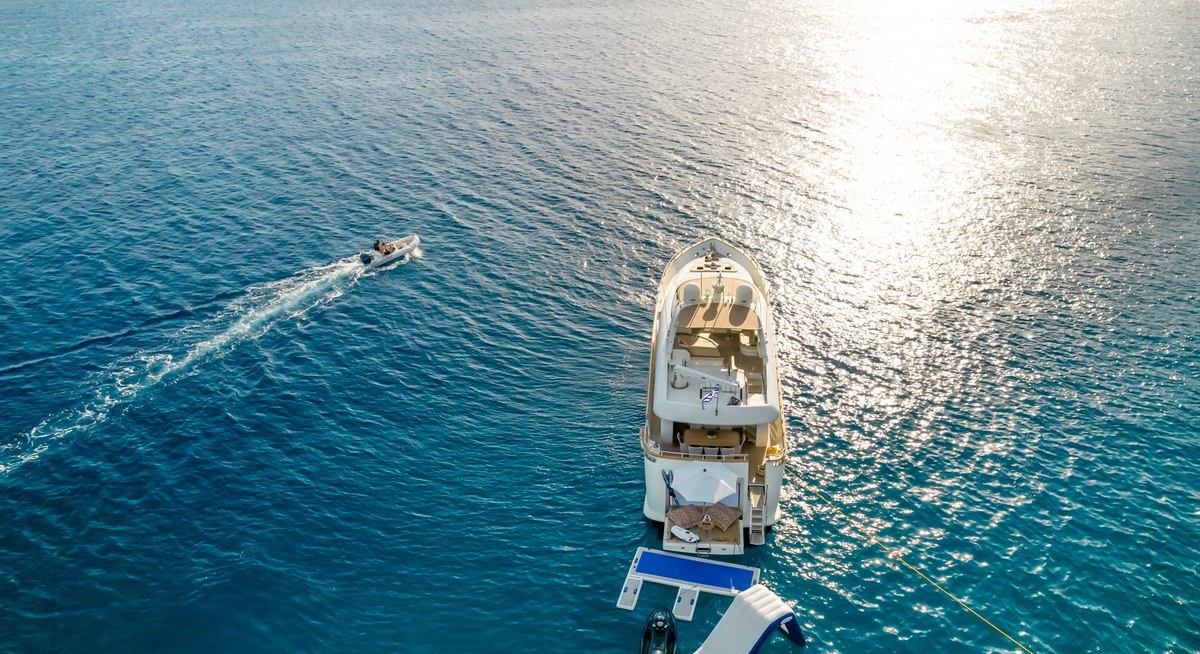 COOKIE yacht charter 5