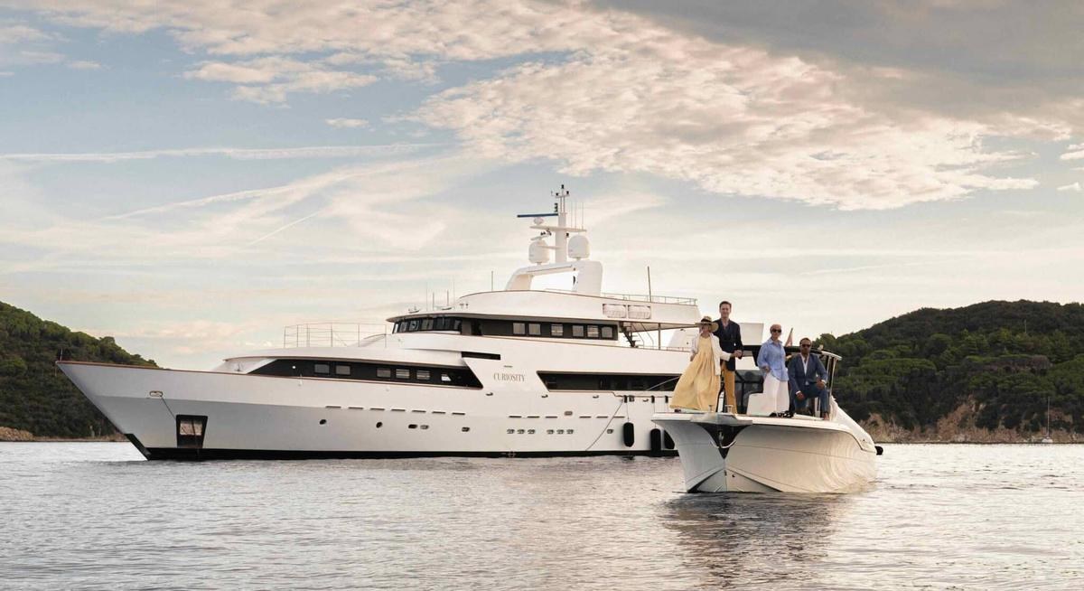 Yacht charter CURIOSITY YACHT CHARTER