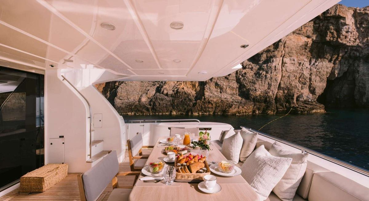 D&D yacht charter 4