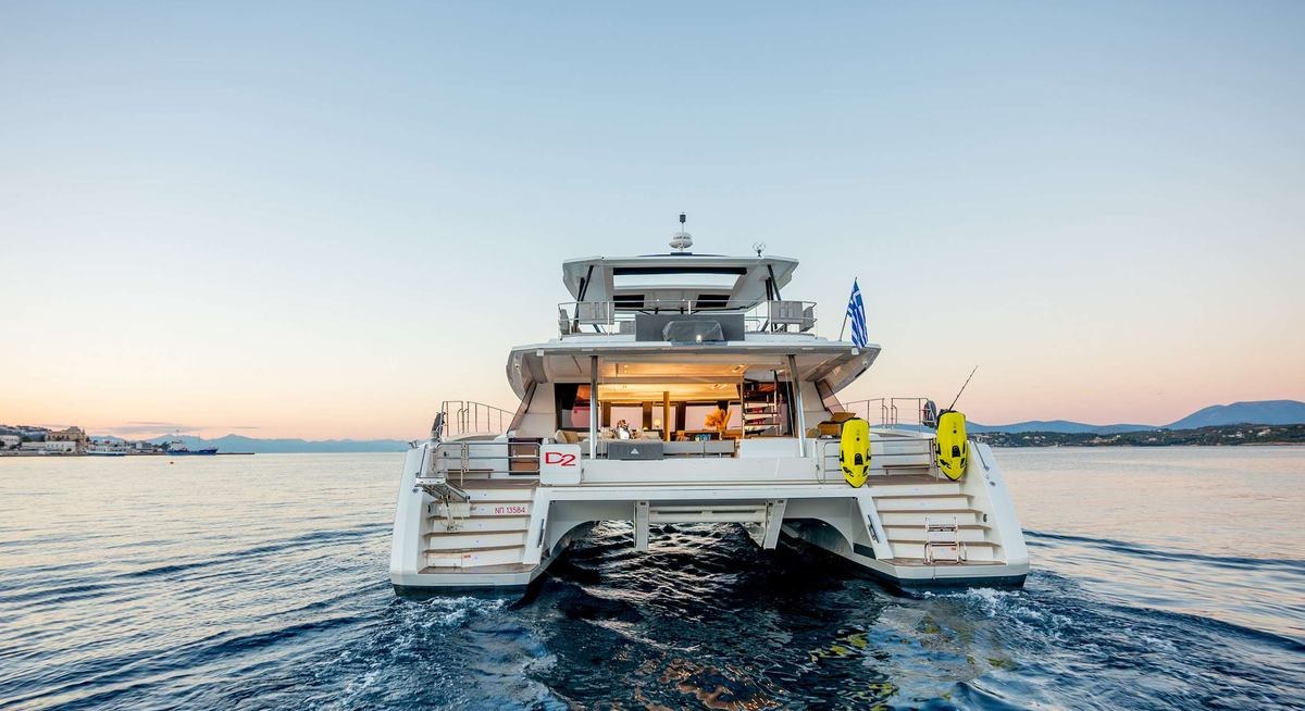 D2 yacht charter 5