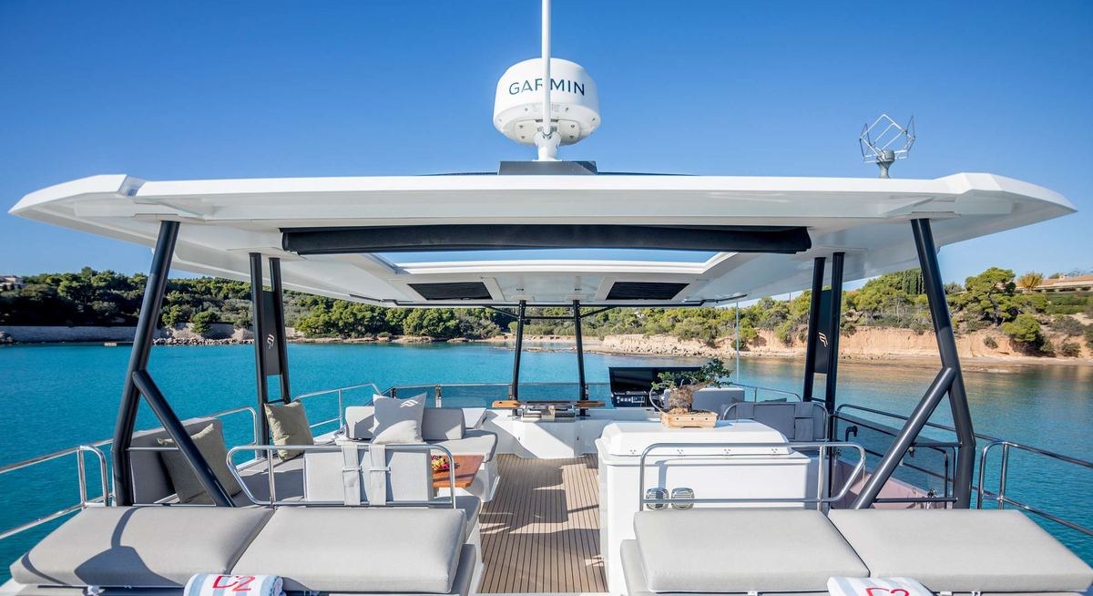 D2 yacht charter 3