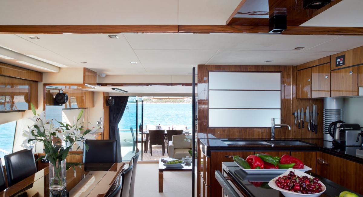 D5 yacht charter 2