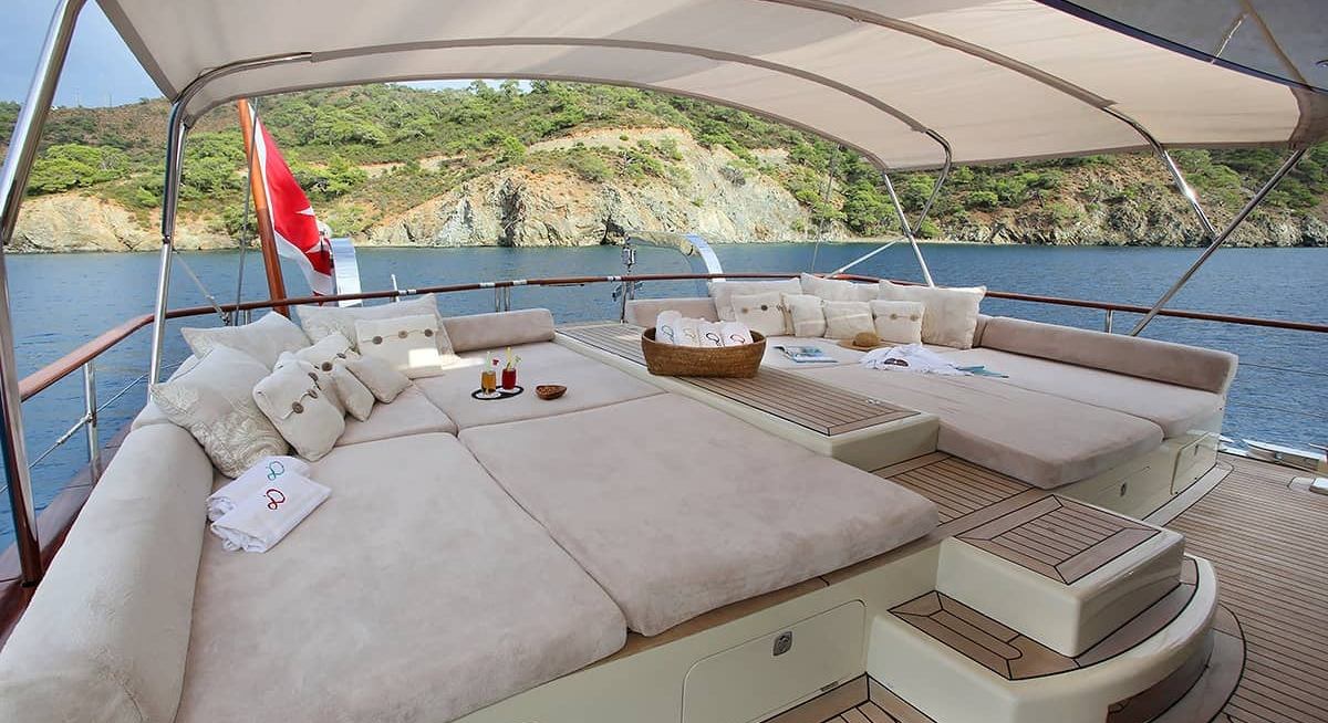 DAIMA yacht charter 3