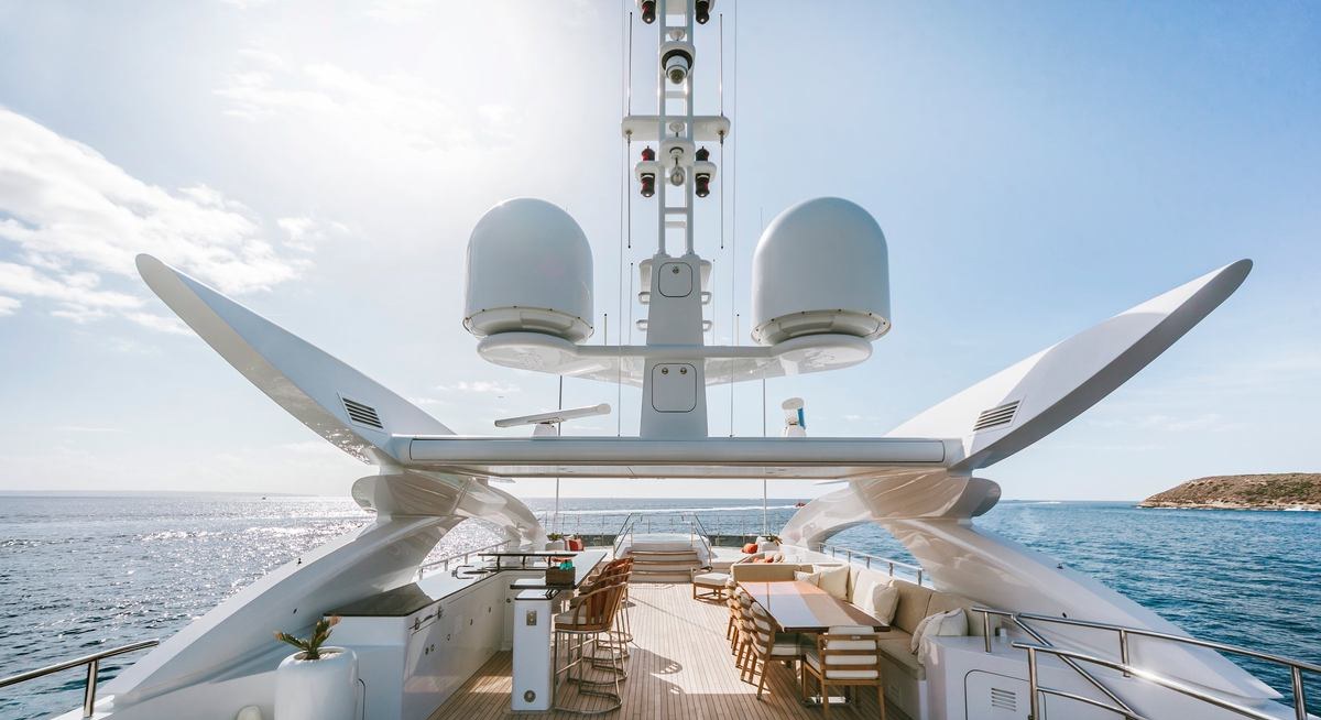 DAISY D yacht charter 3
