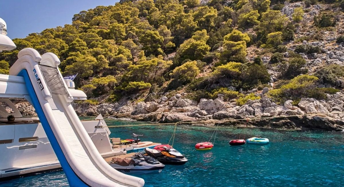 DALOLI yacht charter 5