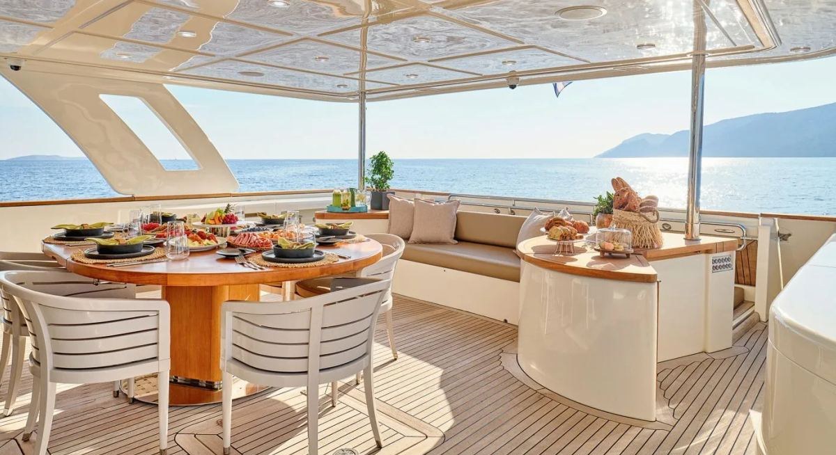 DALOLI yacht charter 4