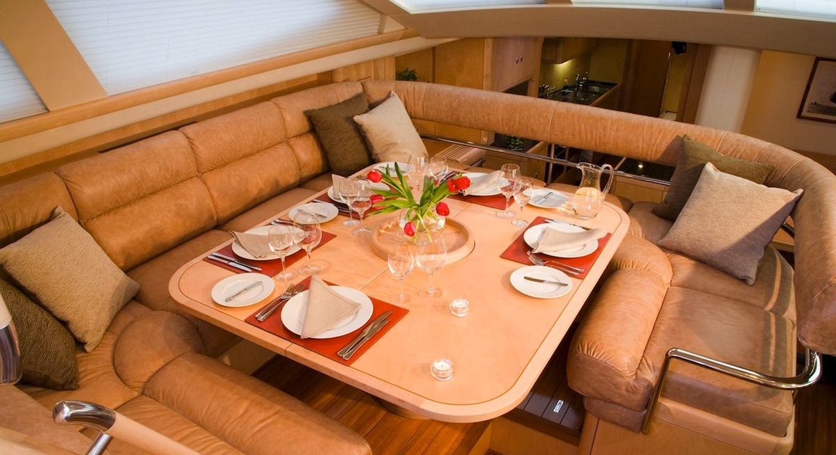 DAMA DE NOCHE yacht charter 3