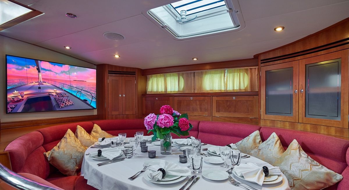 DARK STAR OF LONDON yacht charter 3