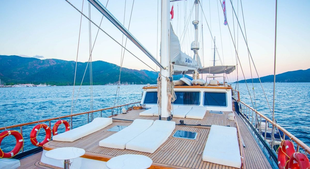 DEA DEL MARE yacht charter 3