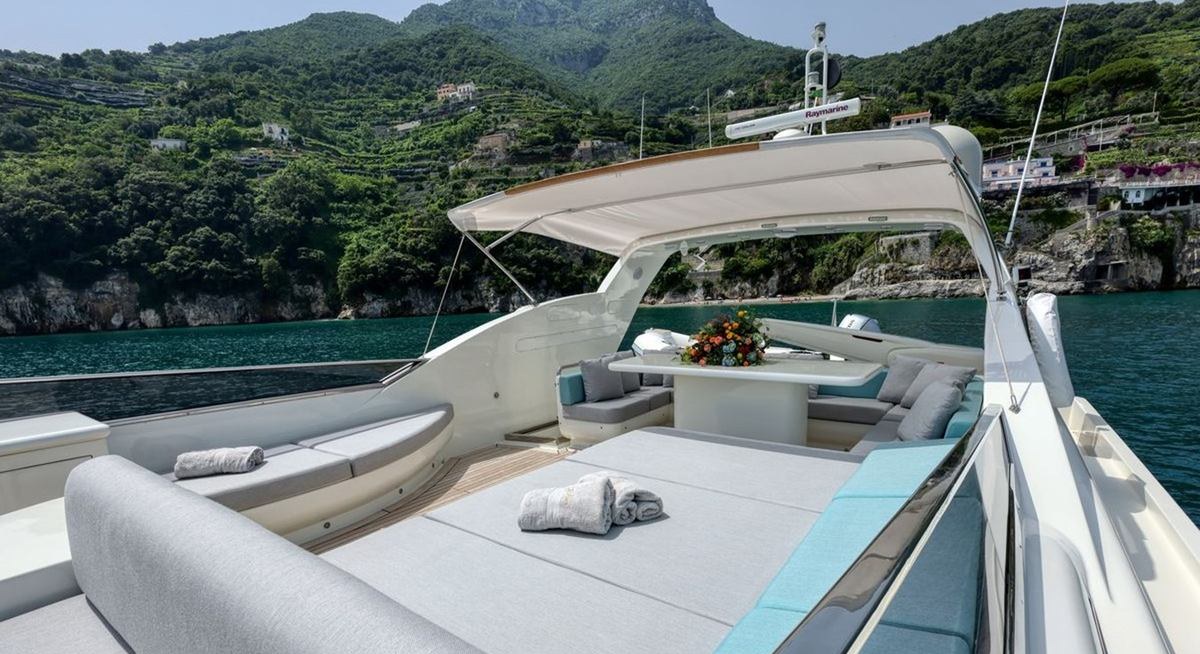 DEA ONE yacht charter 3