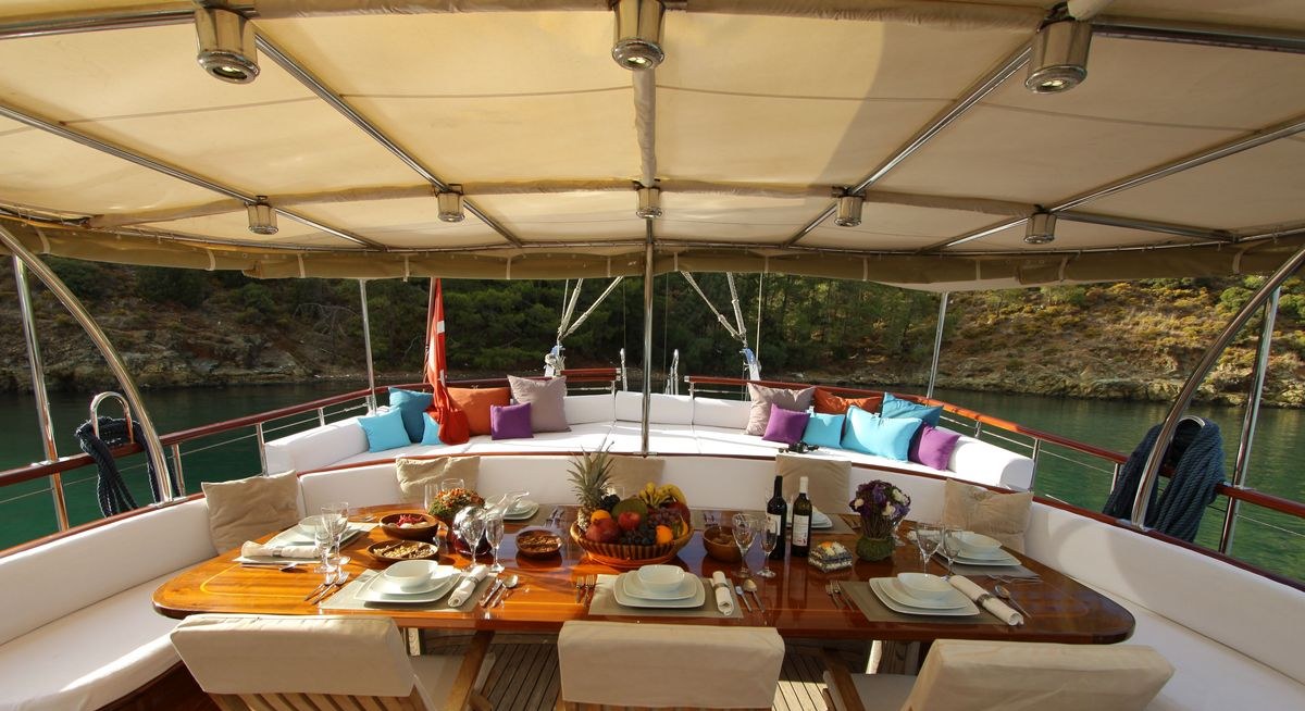 DEAR LILA yacht charter 5