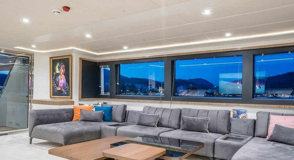DEEP WATER yacht charter 1