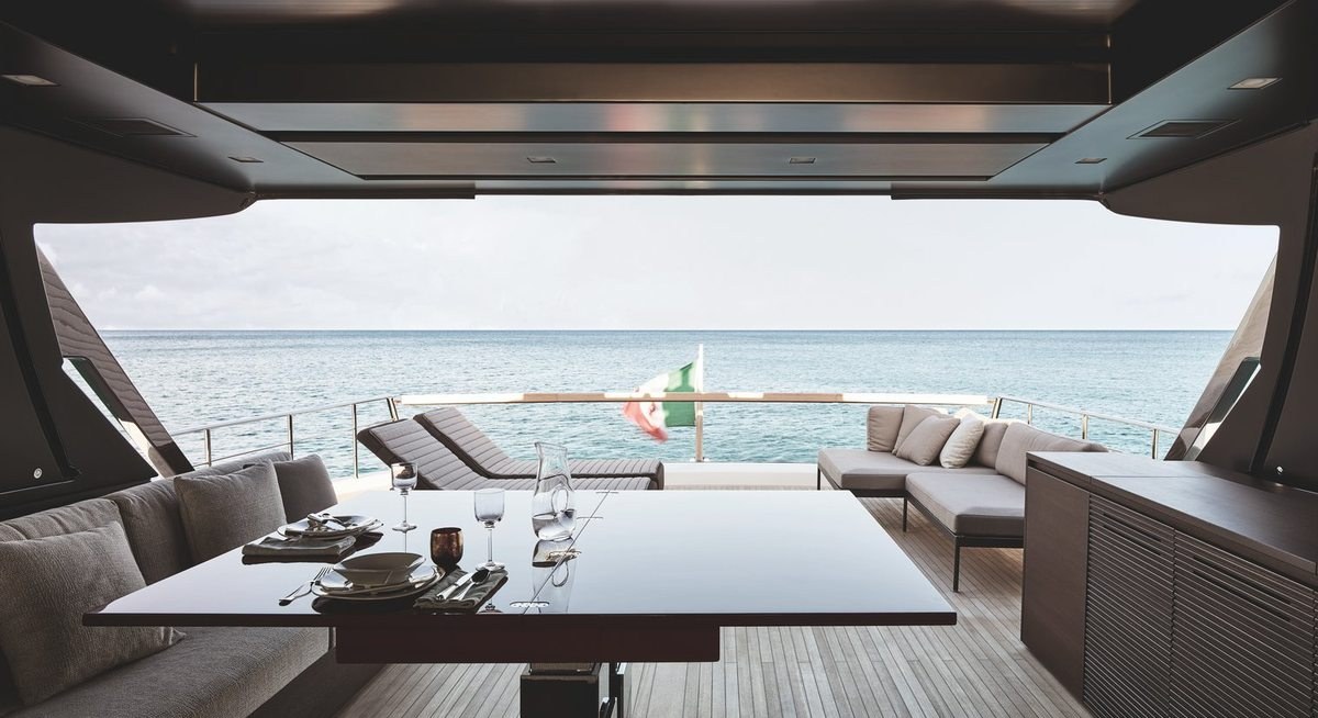 DELLAGRAZIA yacht charter 3