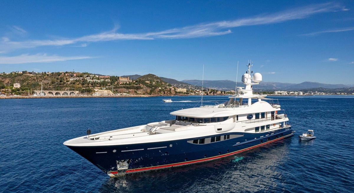 Yacht charter DENIKI YACHT CHARTER