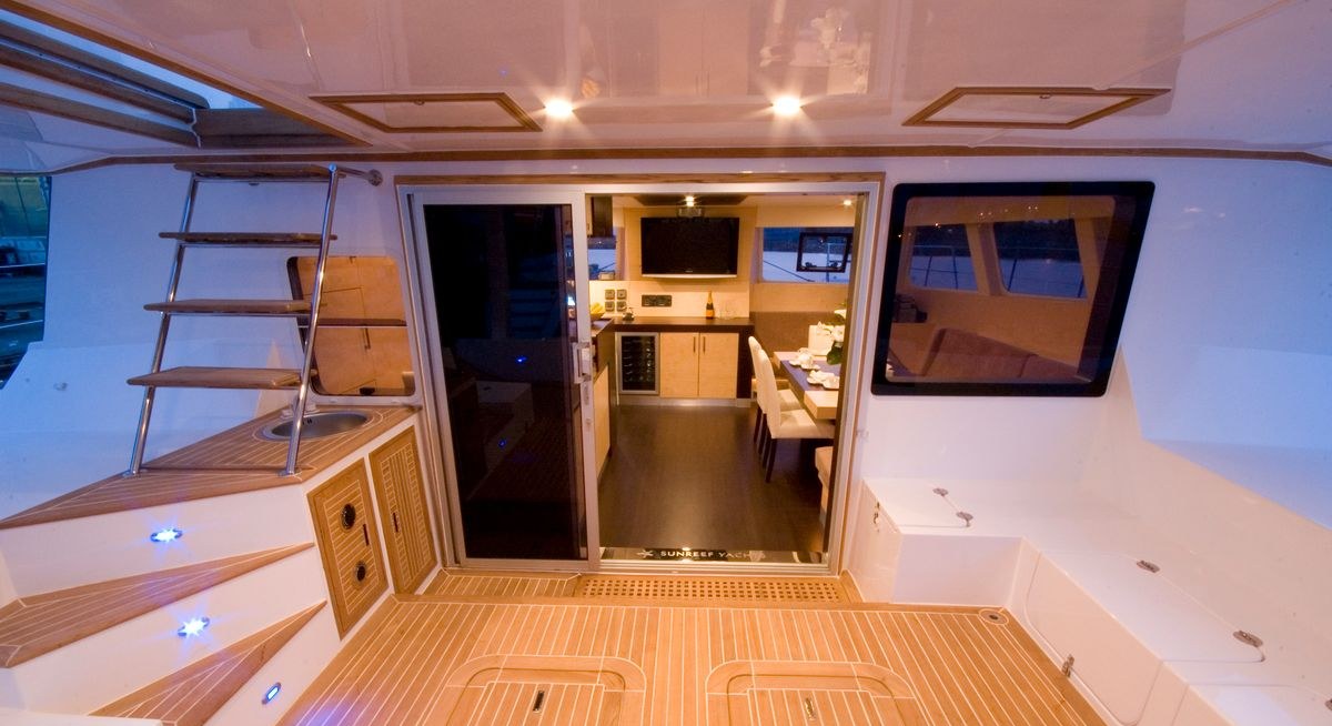 DEPENDE IV yacht charter 4