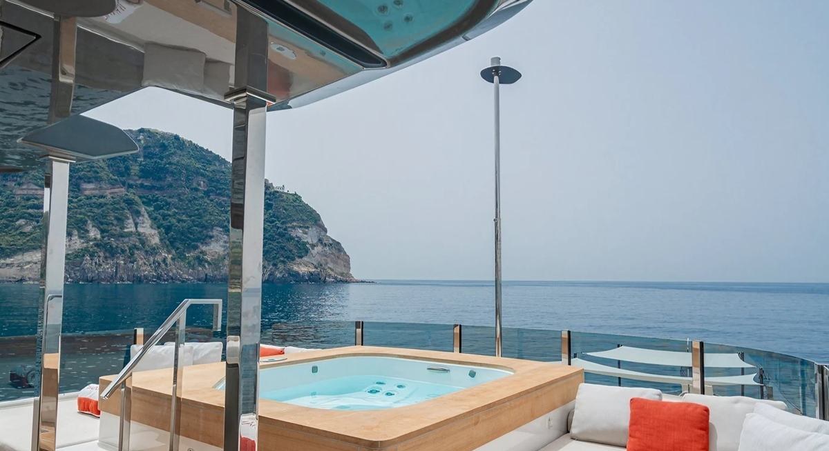 DIANA II yacht charter 3