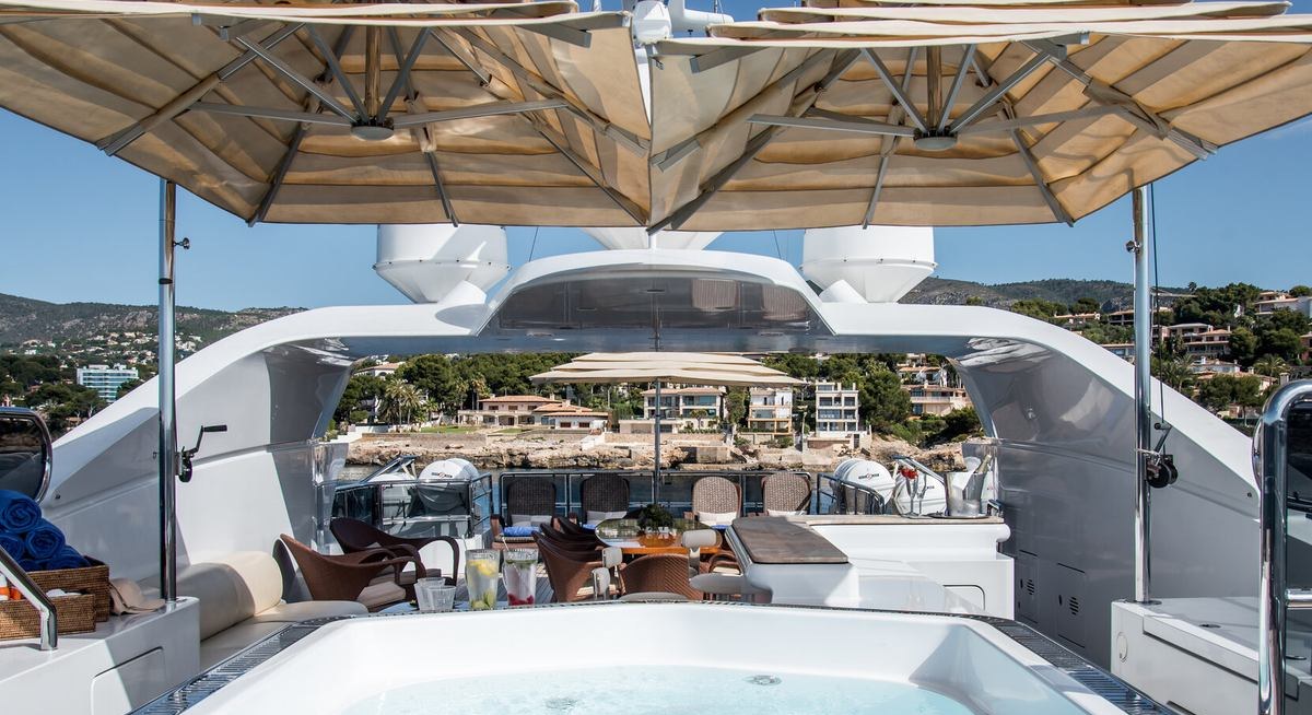 DIANE yacht charter 2