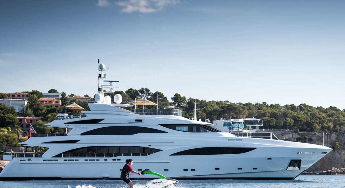 DIANE yacht charter 1